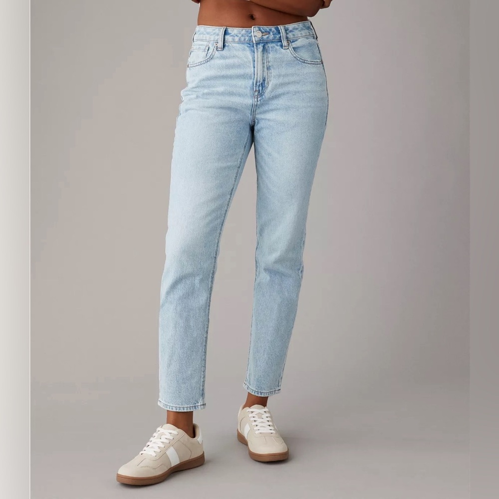AE Strigid Mom Jean in Blue Breeze (American Eagle No. 4544)